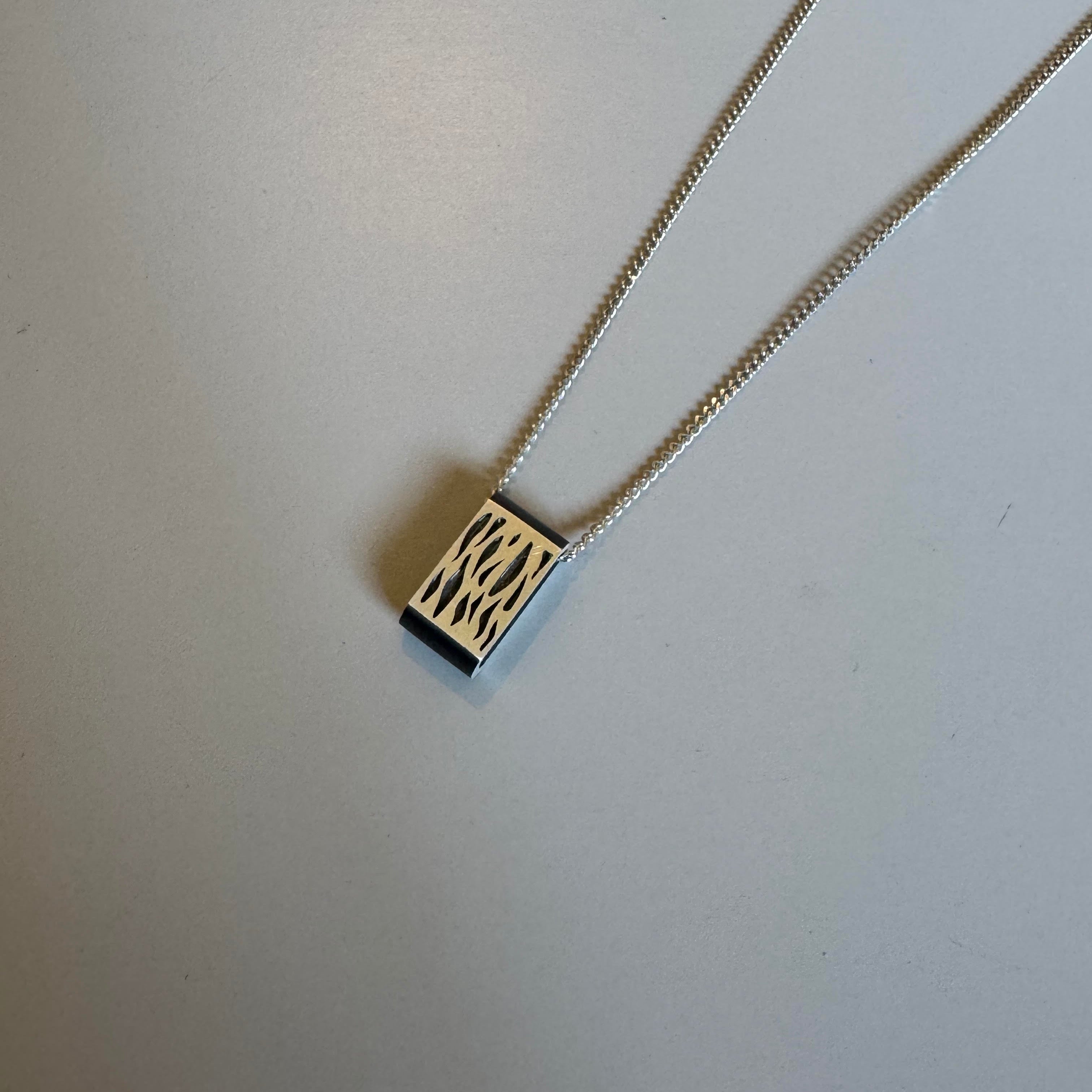 שרשרת חריטה זברה